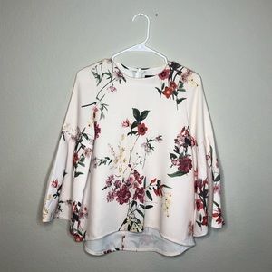 Cute bohemian bell sleeve floral Papillon top!!